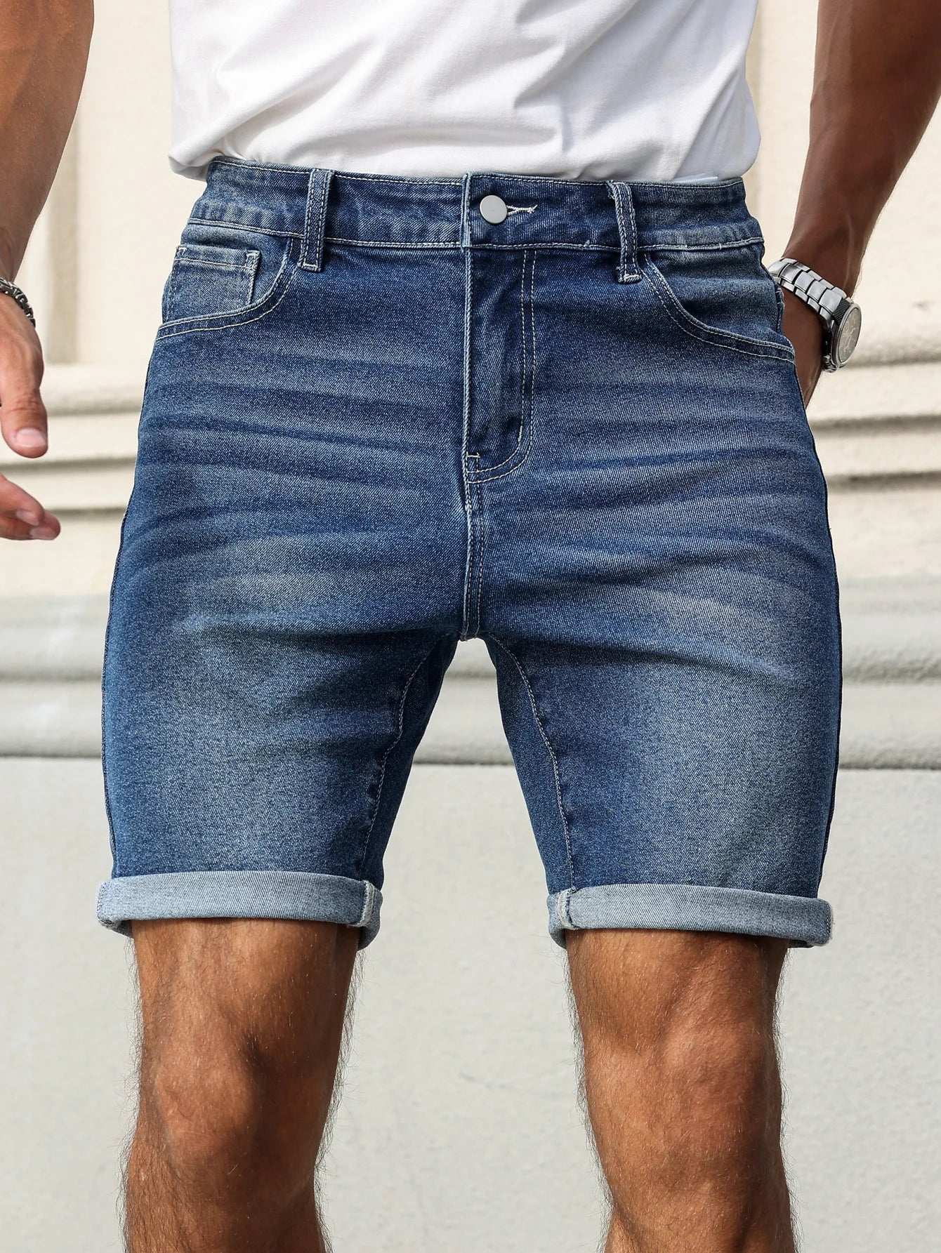 Men's summer denim shorts, with a blue retro texture. The style is simple, casual, and street-style.